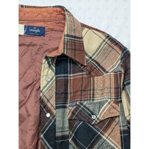 VTG  Wrangler Quilted Flannel Lined Western Pearl Snap Jacket Men Medium Plaid